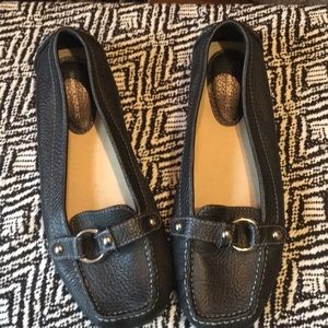 Banana Republic size 8 all leather black loafers